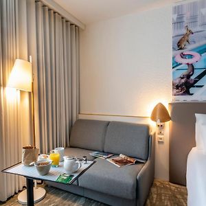 Benachbartes Zimmer mit Kingsize-Bett